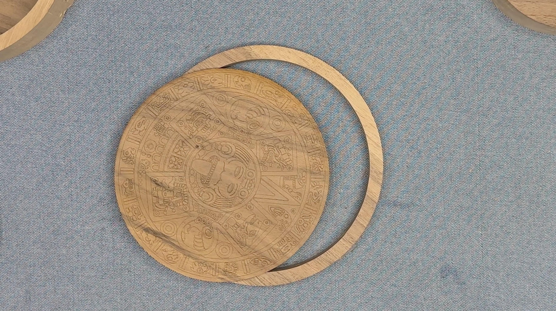 Laser Cut Round Shape for Top and Bottom Sides